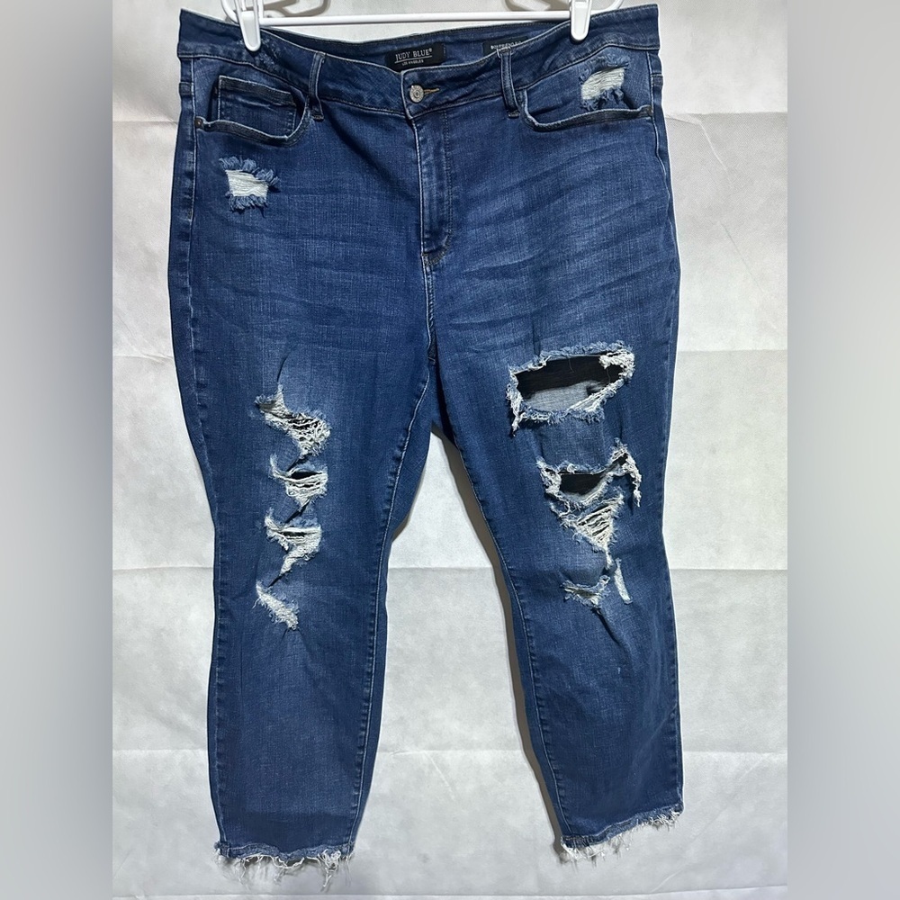 Judy Blue Jeans Women’s 22W Boyfriend Fit Stretchy Distressed Raw Hem JB88305
